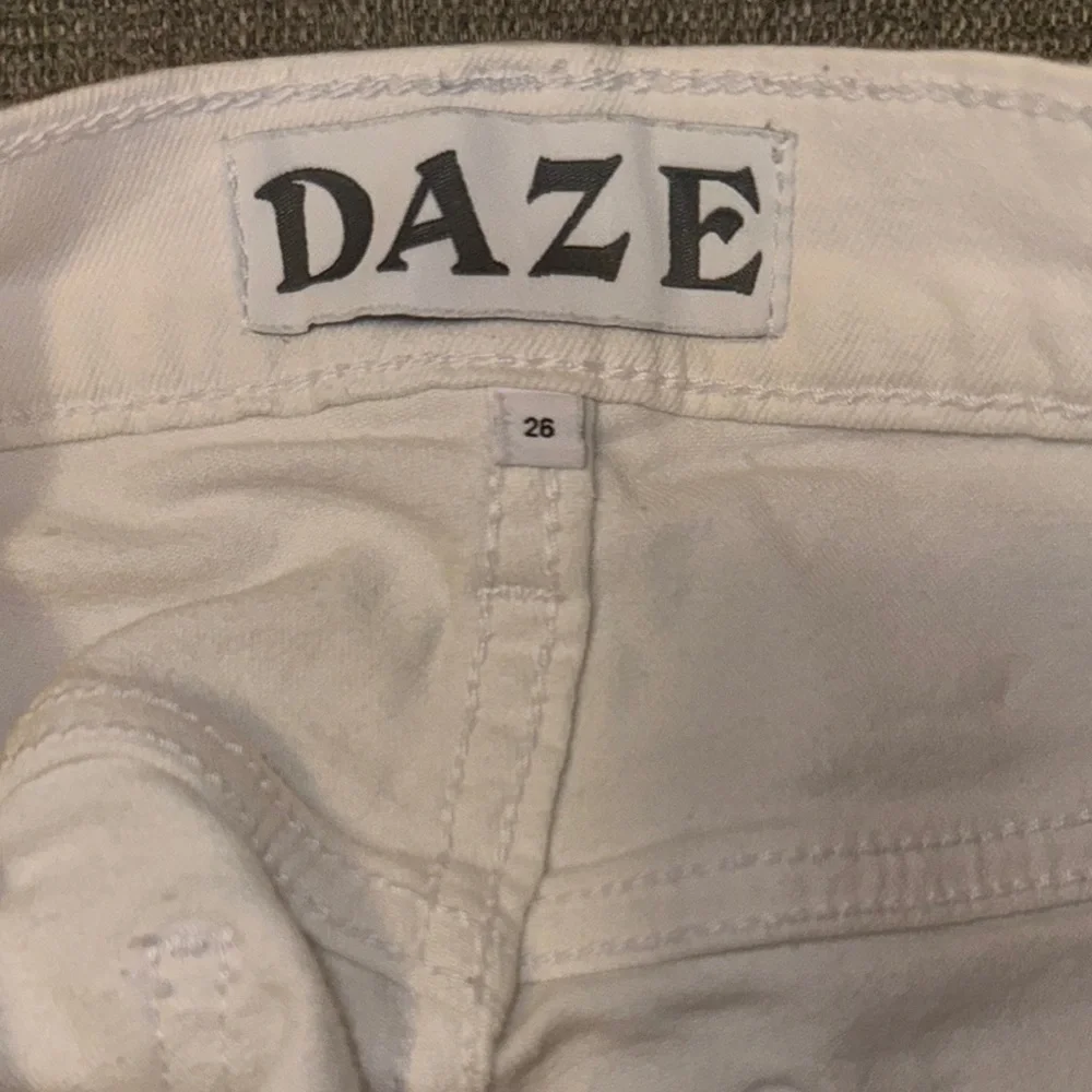 White Distressed DAZE Denim Shorts Size 26/ Small
